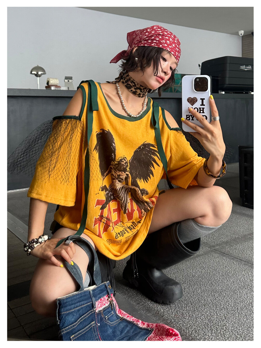 Oversized Distressed Graphic Tee - Deconstructed Streetwear」