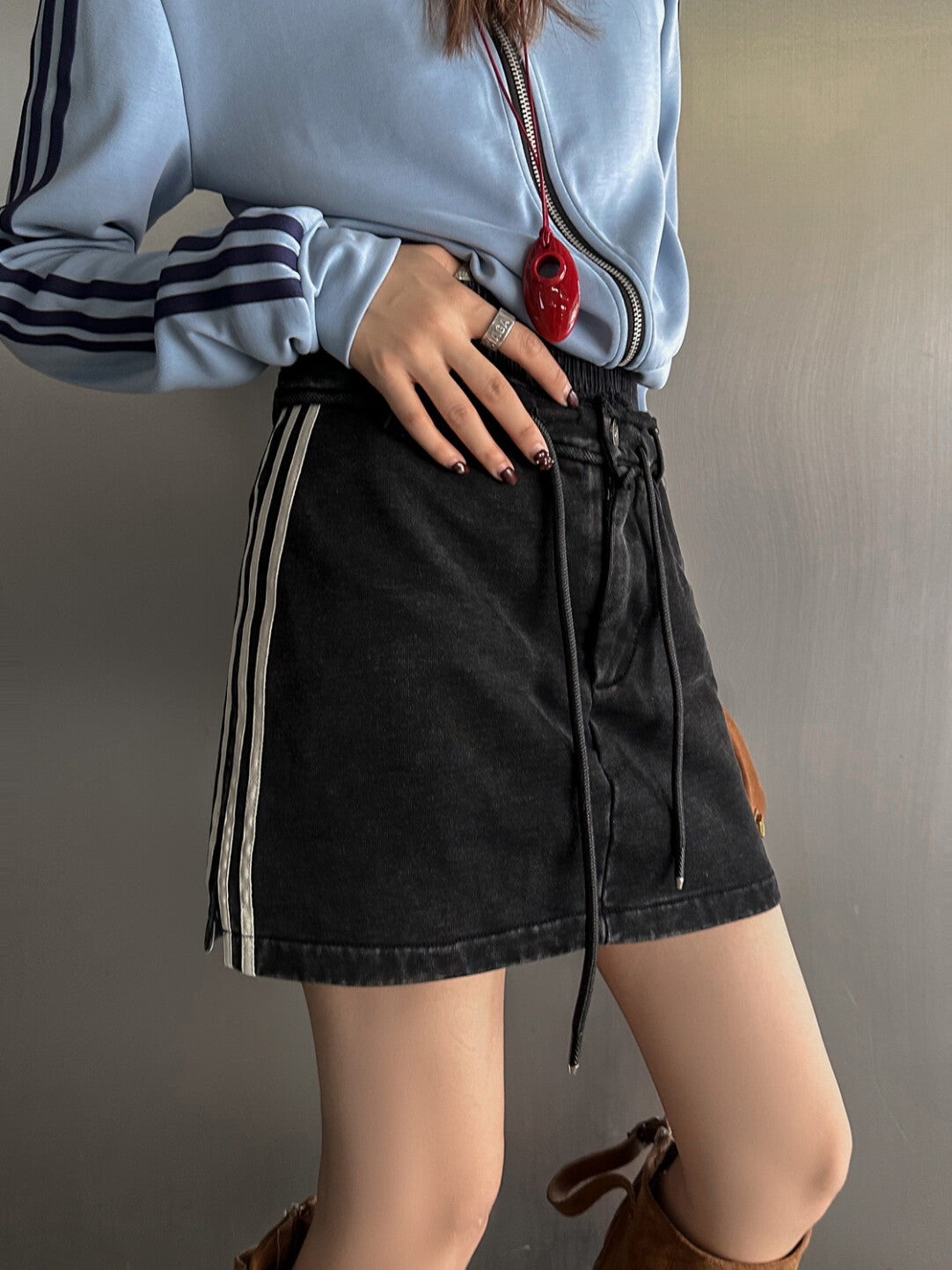 Urban Cool Twin Set: Oversized Blue Hoodie + Black A-Line Denim Mini Skirt」